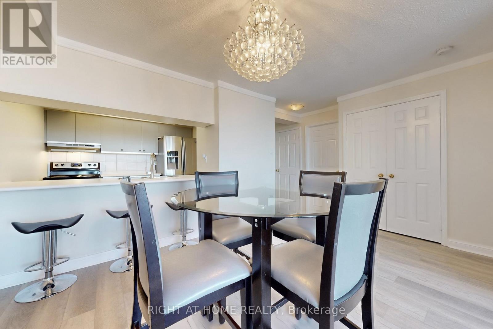 2206 - 22 Hanover Road, Brampton, Ontario  L6S 5K7 - Photo 16 - W12483458