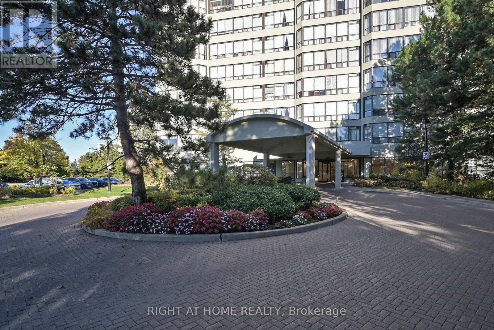 2206 - 22 Hanover Road, Brampton, Ontario  L6S 5K7 - Photo 2 - W12483458