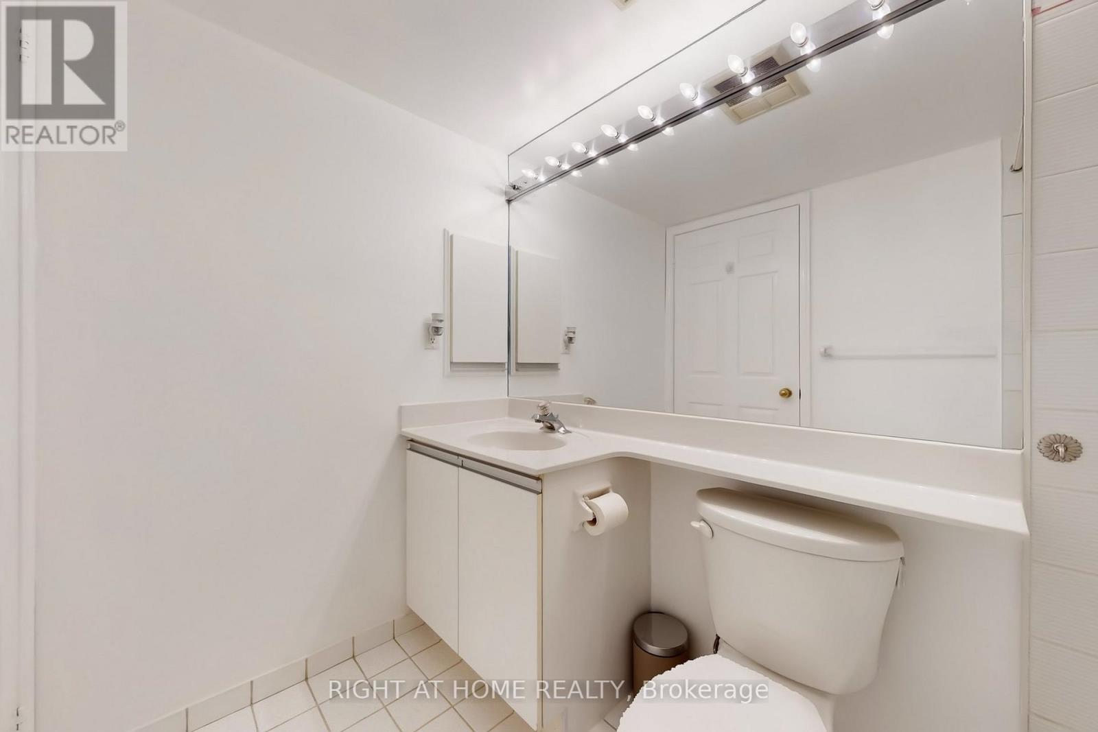 2206 - 22 Hanover Road, Brampton, Ontario  L6S 5K7 - Photo 28 - W12483458