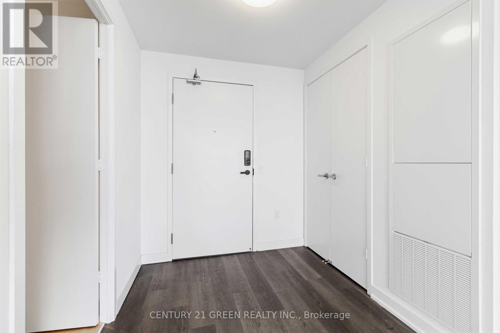 5111 - 3900 Confederation Parkway, Mississauga, Ontario  L5B 0M3 - Photo 2 - W12483471