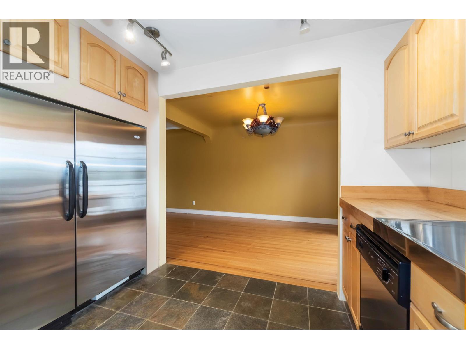 4037 Nithsdale Street, Burnaby, British Columbia  V5G 1P5 - Photo 5 - R3061965