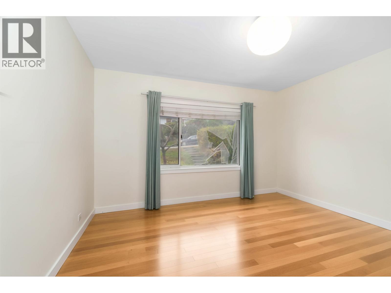 4037 Nithsdale Street, Burnaby, British Columbia  V5G 1P5 - Photo 15 - R3061965
