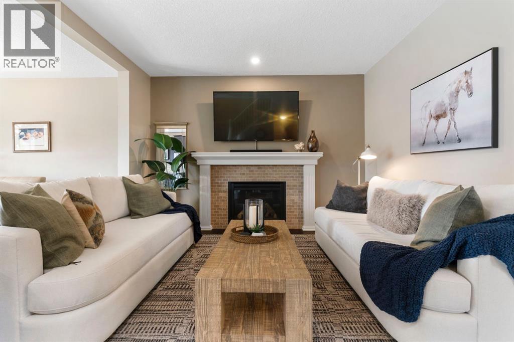 33 Sundown Grove, Cochrane, Alberta  T4C 0X7 - Photo 6 - A2250217