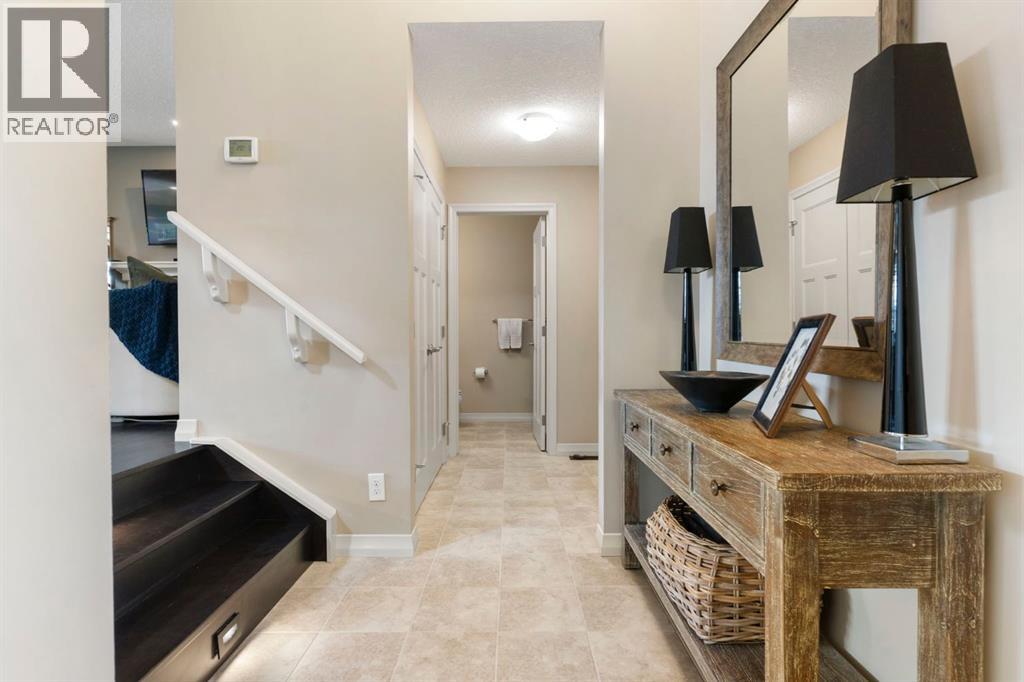 33 Sundown Grove, Cochrane, Alberta  T4C 0X7 - Photo 3 - A2250217