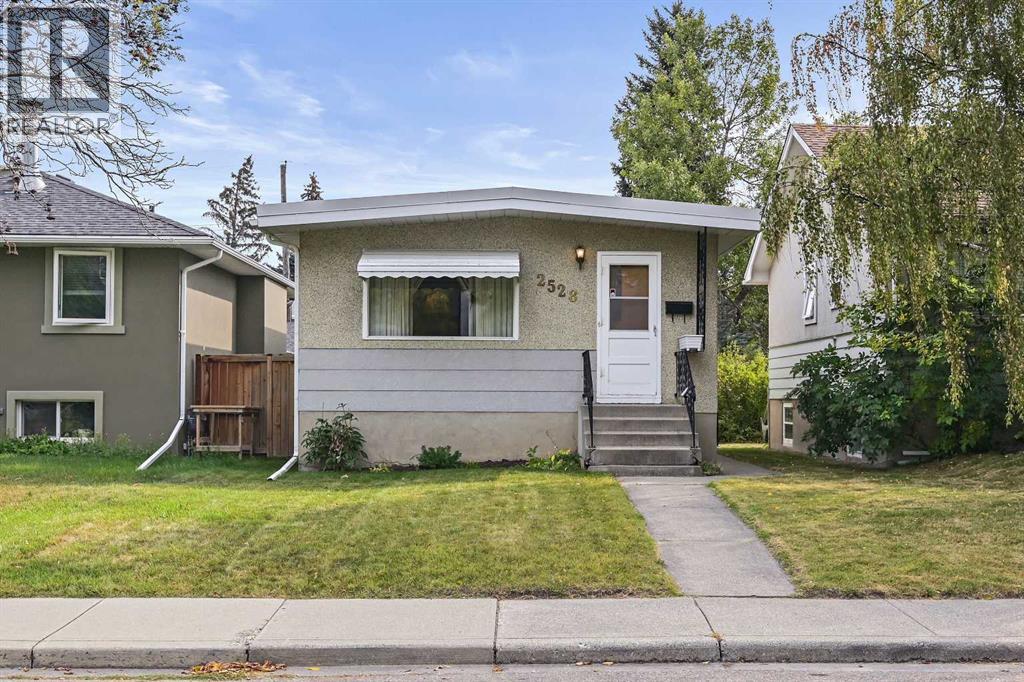 2528 17A Street NW, Calgary, Alberta