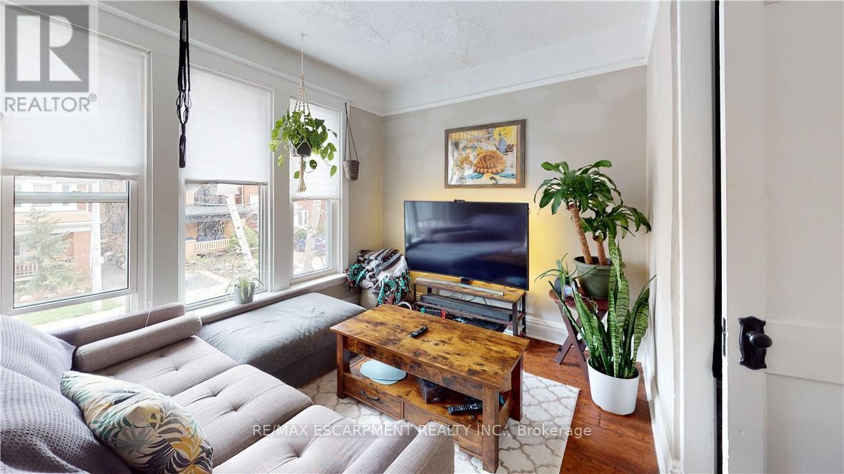 62 Barnesdale Avenue S, Hamilton, Ontario  L8M 2V4 - Photo 8 - X12483353