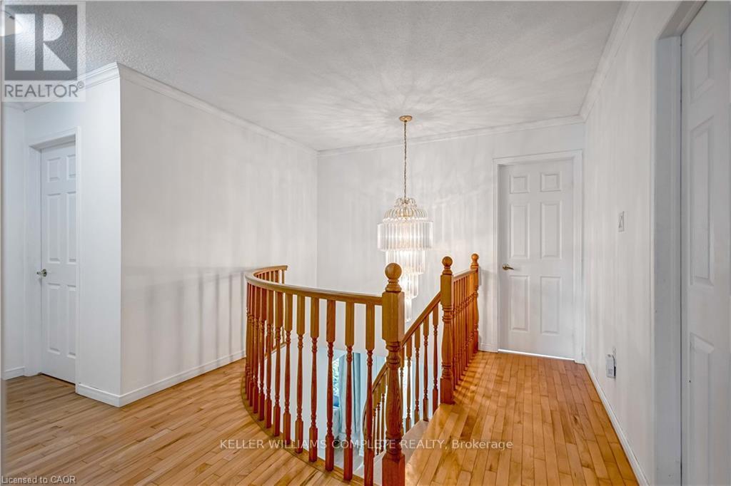 2 Robespierre Court, Hamilton, Ontario  L9B 2G6 - Photo 21 - X12483427