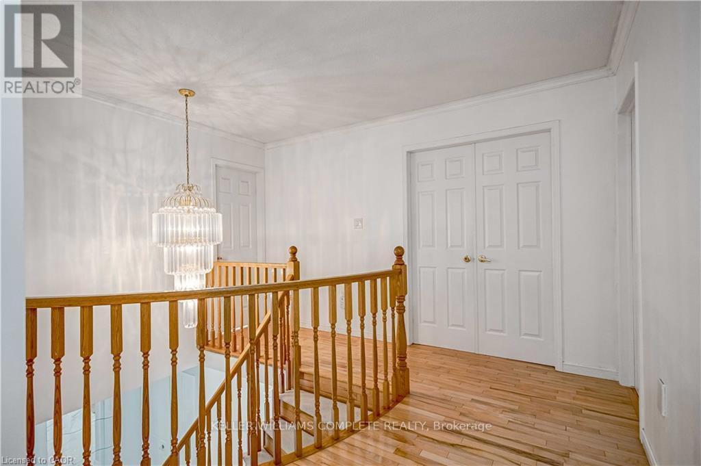 2 Robespierre Court, Hamilton, Ontario  L9B 2G6 - Photo 22 - X12483427