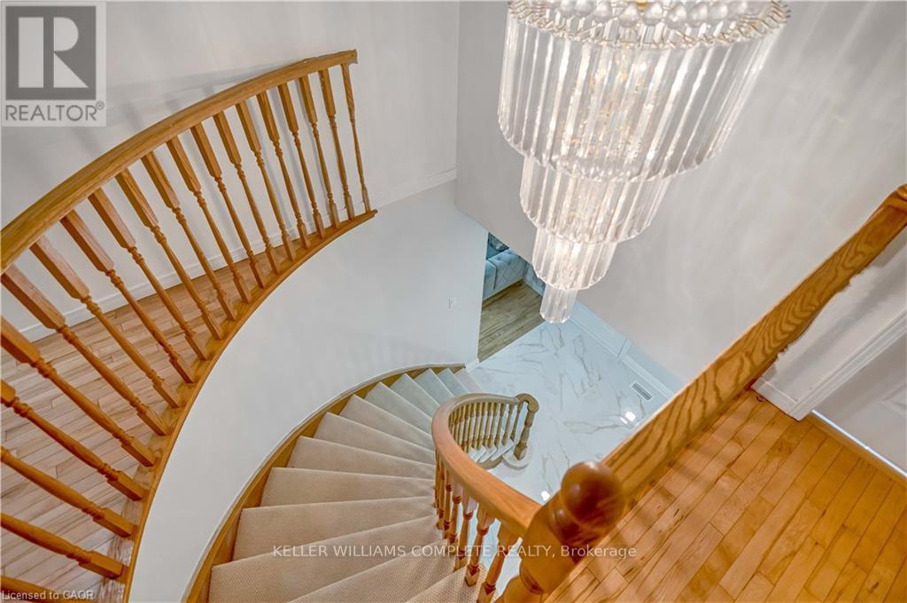 2 Robespierre Court, Hamilton, Ontario  L9B 2G6 - Photo 23 - X12483427