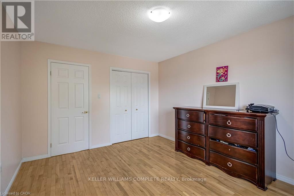 2 Robespierre Court, Hamilton, Ontario  L9B 2G6 - Photo 33 - X12483427