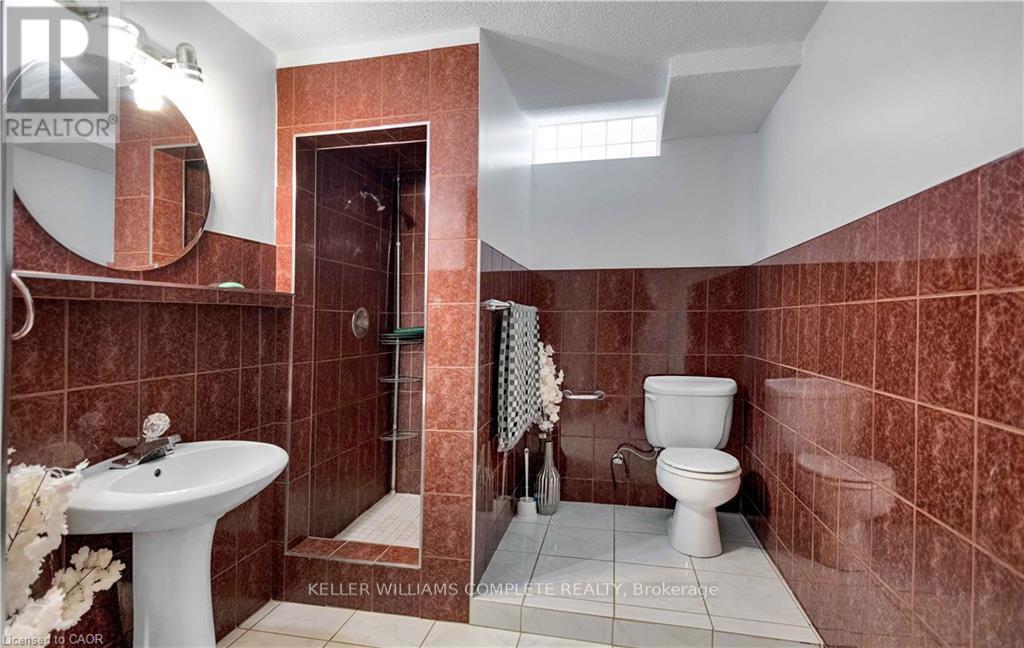 2 Robespierre Court, Hamilton, Ontario  L9B 2G6 - Photo 41 - X12483427