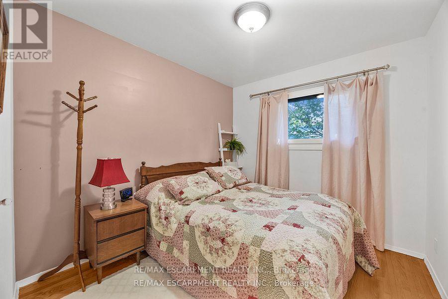 172 Old Ancaster Road, Hamilton, Ontario  L9H 3R4 - Photo 13 - X12483445