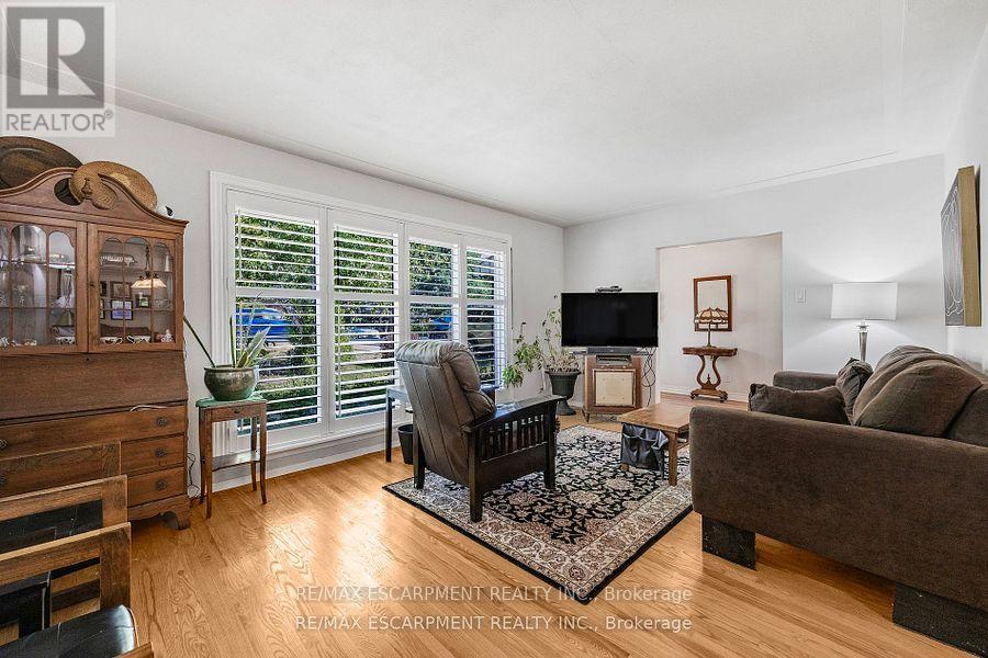 172 Old Ancaster Road, Hamilton, Ontario  L9H 3R4 - Photo 6 - X12483445