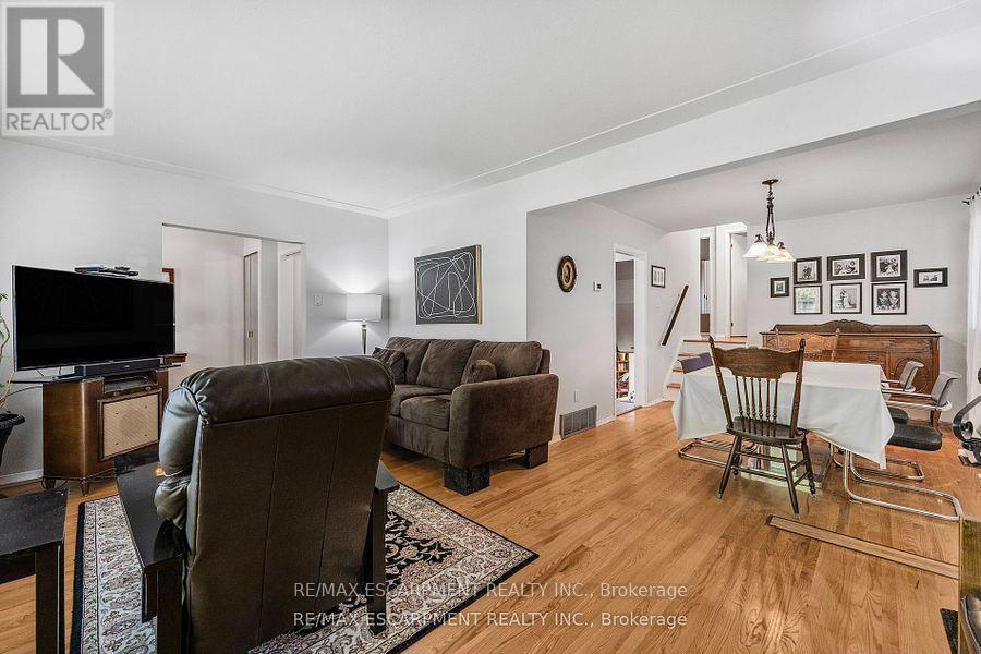 172 Old Ancaster Road, Hamilton, Ontario  L9H 3R4 - Photo 7 - X12483445