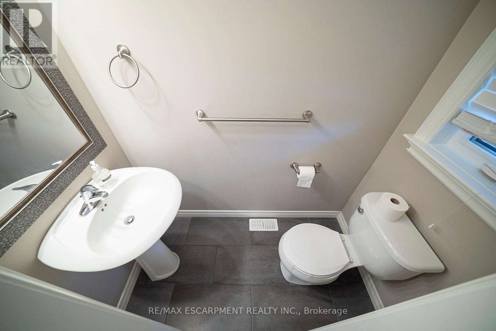 B - 112 Mount Pleasant Street, Brantford, Ontario  N3T 1T3 - Photo 6 - X12483449