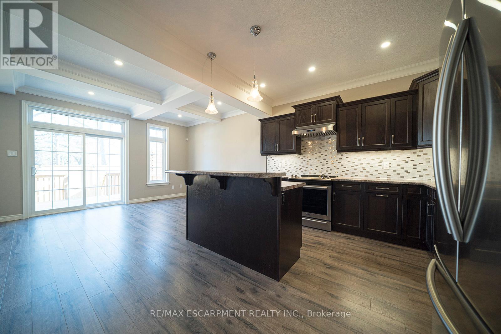 B - 112 Mount Pleasant Street, Brantford, Ontario  N3T 1T3 - Photo 7 - X12483449