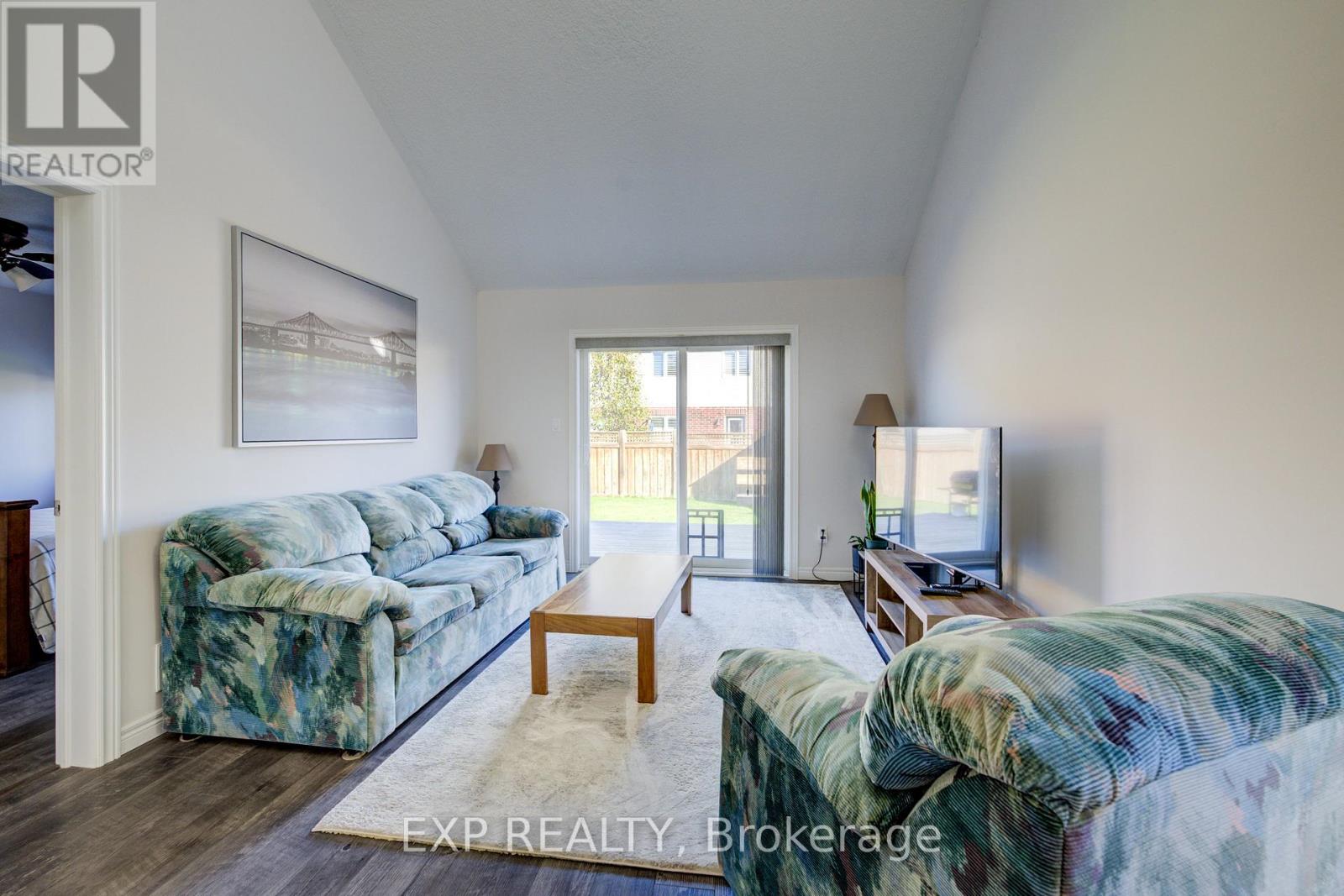 42 Finoro Crescent, Woolwich, Ontario  N3B 0C3 - Photo 12 - X12483466
