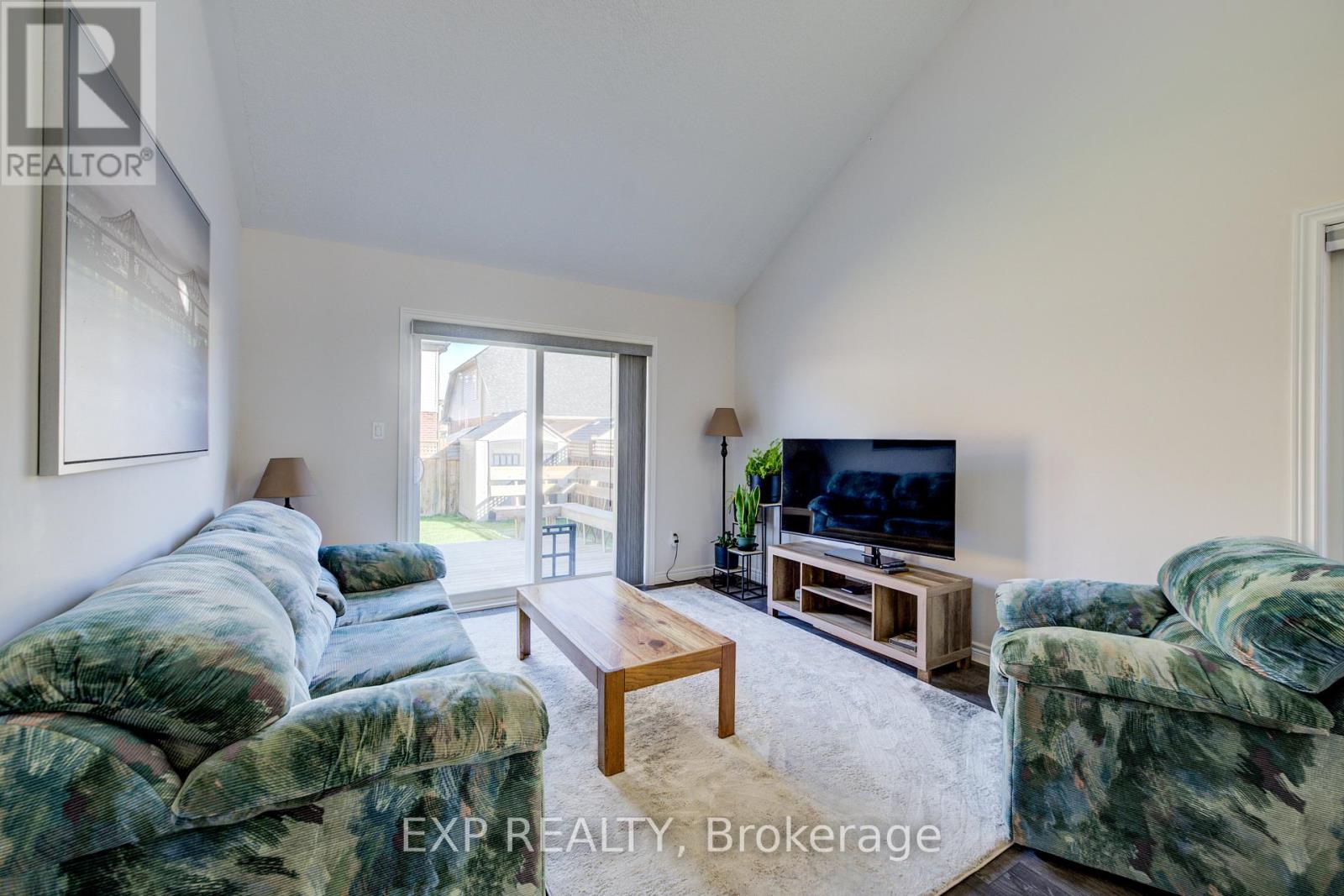 42 Finoro Crescent, Woolwich, Ontario  N3B 0C3 - Photo 13 - X12483466