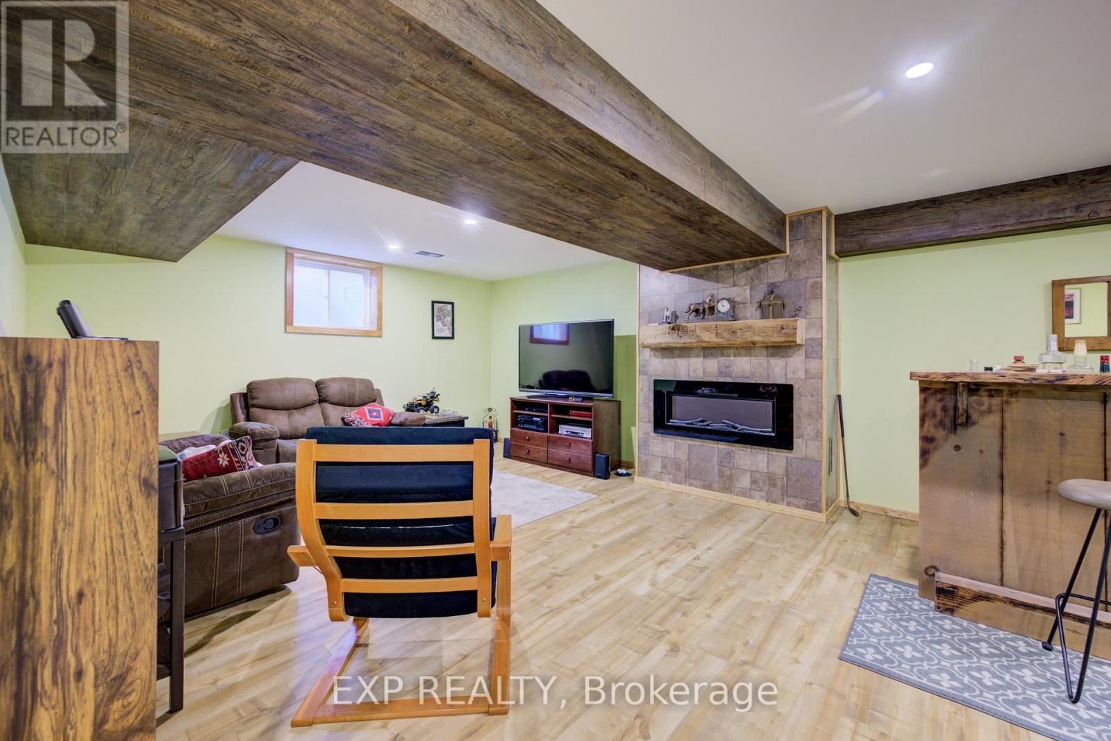 42 Finoro Crescent, Woolwich, Ontario  N3B 0C3 - Photo 29 - X12483466