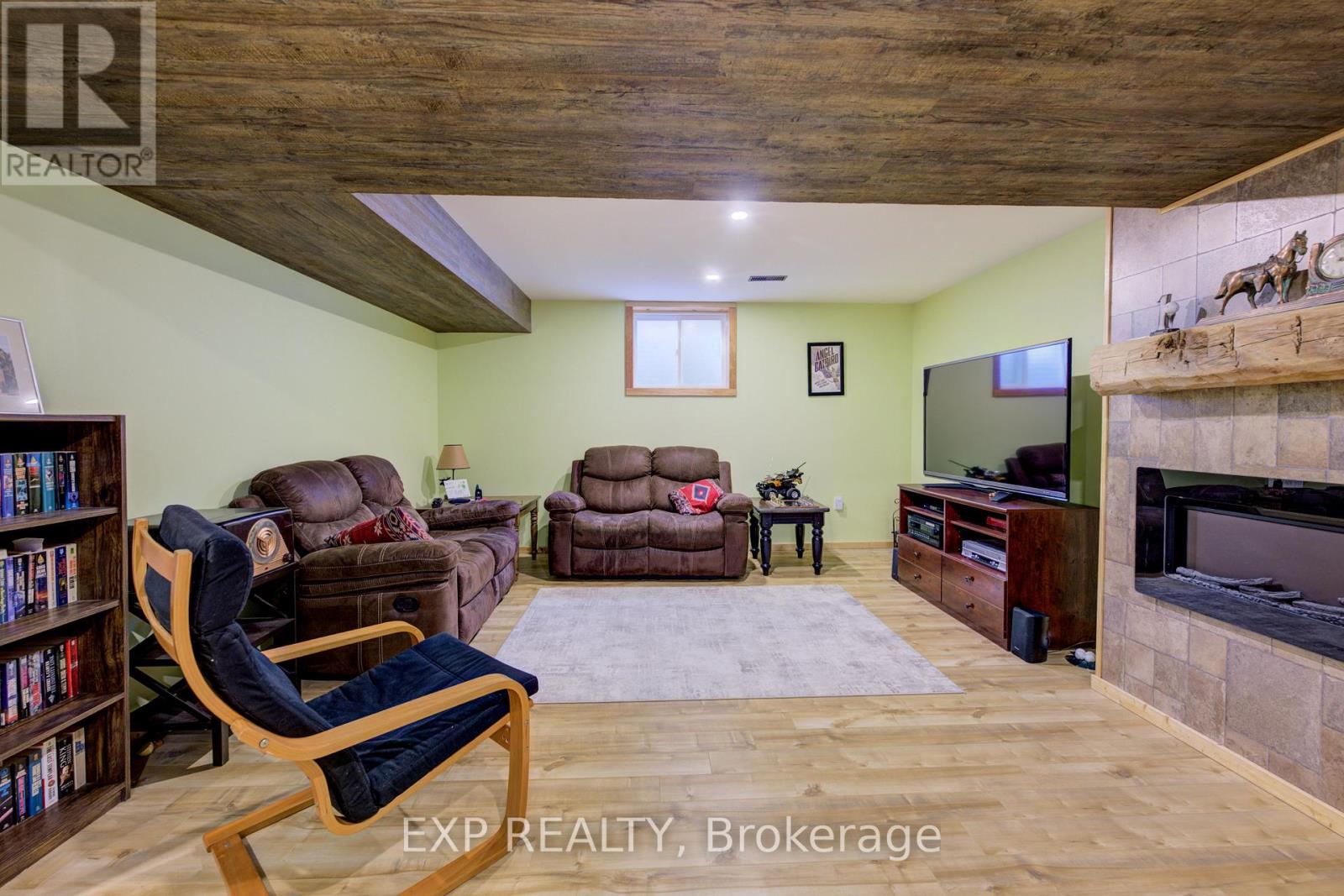 42 Finoro Crescent, Woolwich, Ontario  N3B 0C3 - Photo 30 - X12483466