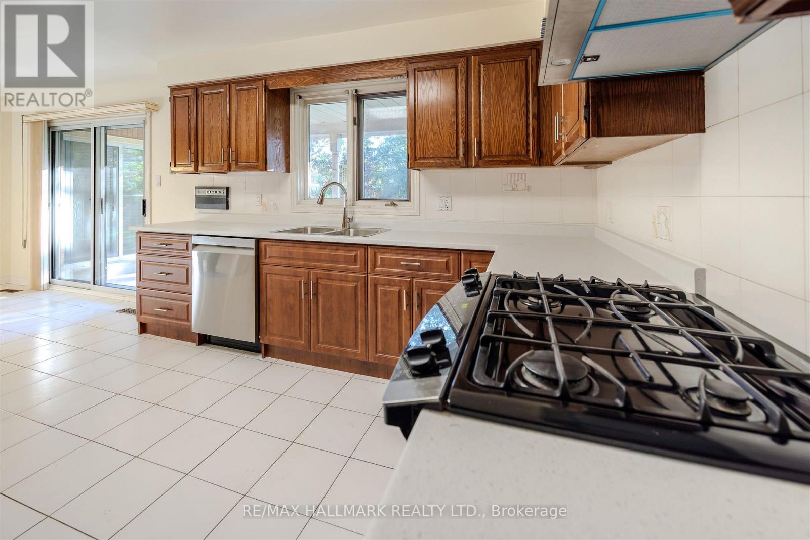 69 King's Cross Avenue, Richmond Hill, Ontario  L4B 2T2 - Photo 10 - N12477867