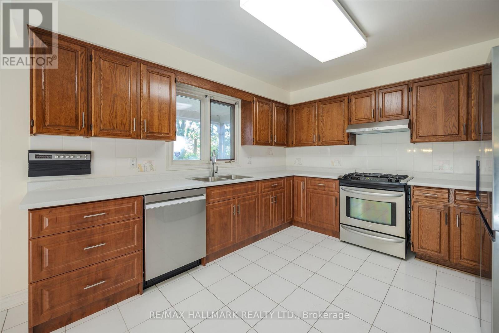 69 King's Cross Avenue, Richmond Hill, Ontario  L4B 2T2 - Photo 8 - N12477867