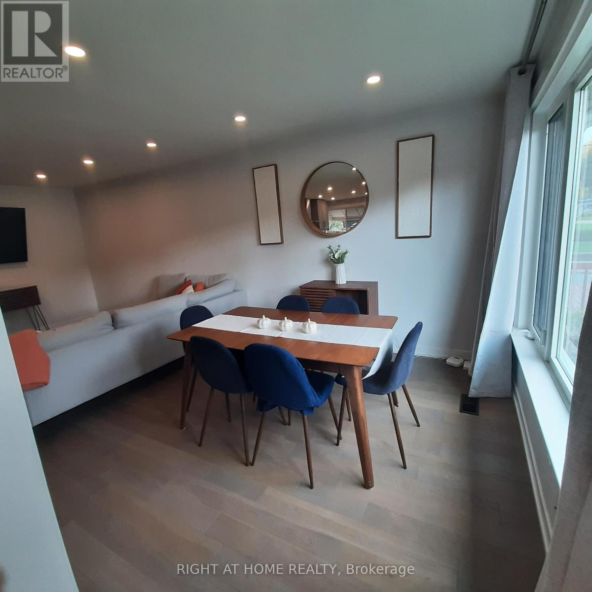 32 Davis Road, Aurora (Aurora Highlands), Ontario  L4G 2B6 - Photo 6 - N12473429