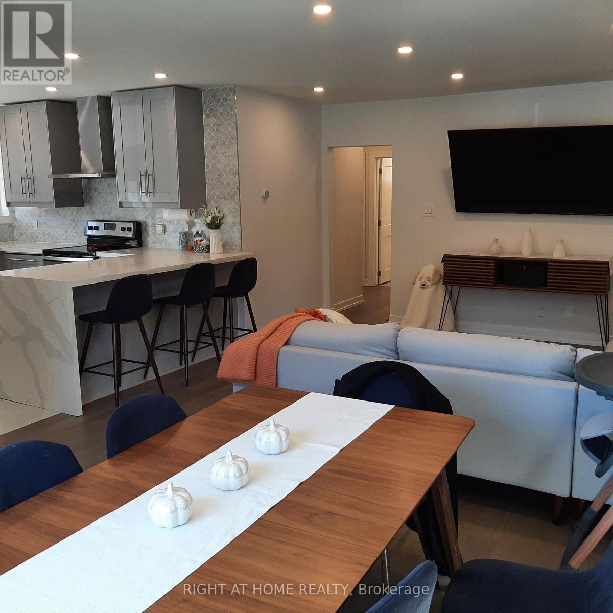 32 DAVIS ROAD, aurora (aurora highlands), Ontario