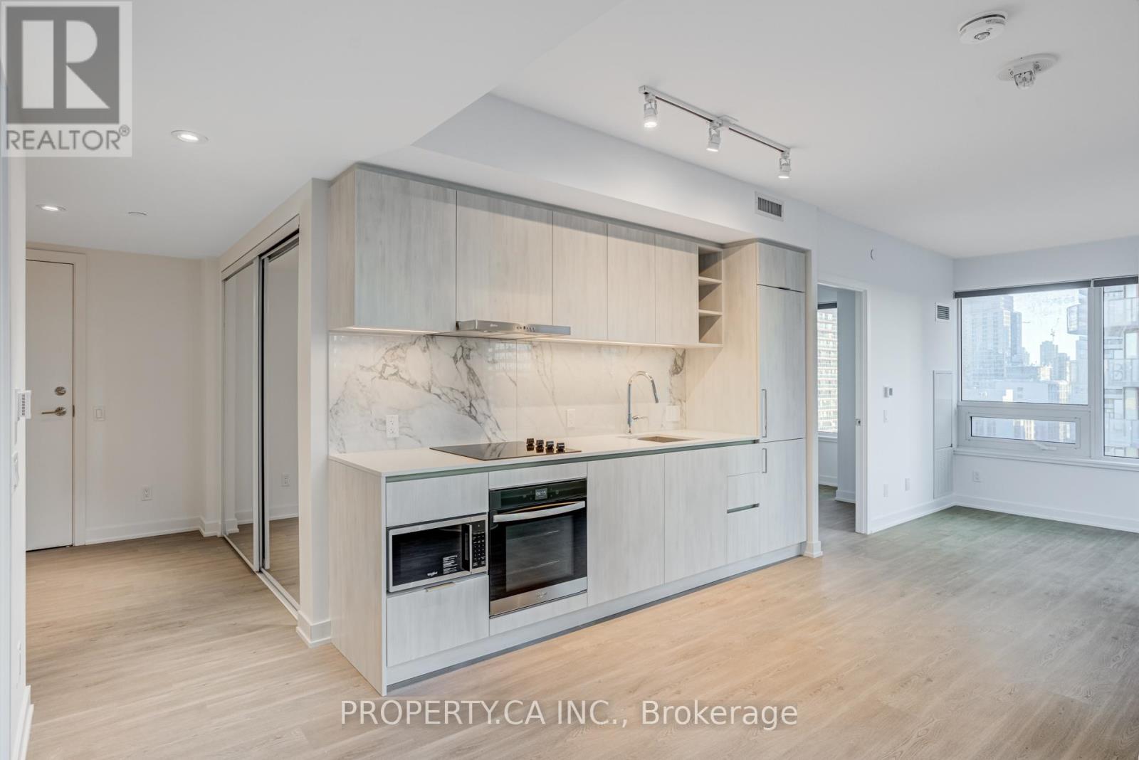 2116 - 8 Wellesley Street W, Toronto, Ontario  M4Y 0J5 - Photo 2 - C12483489