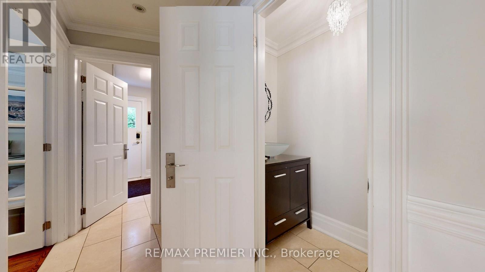 12 Chipstead Road, Toronto, Ontario  M3B 3E6 - Photo 22 - C12483506