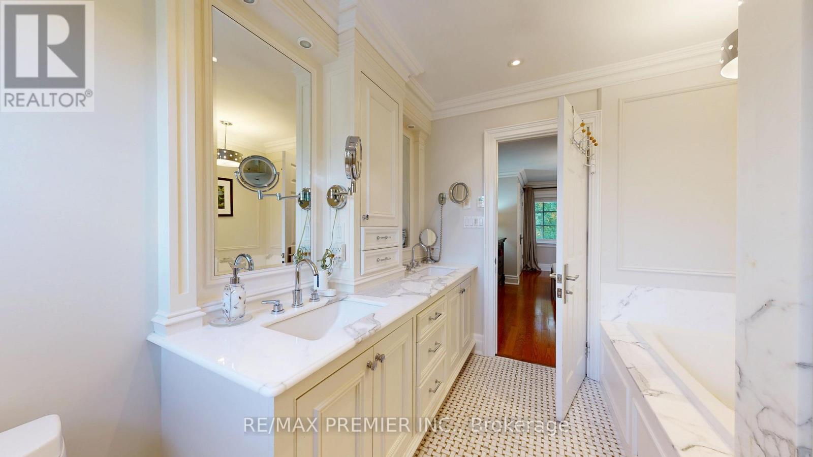 12 Chipstead Road, Toronto, Ontario  M3B 3E6 - Photo 34 - C12483506
