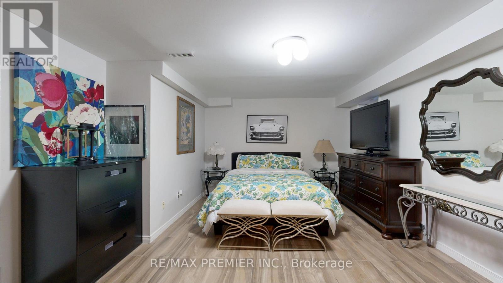 12 Chipstead Road, Toronto, Ontario  M3B 3E6 - Photo 44 - C12483506