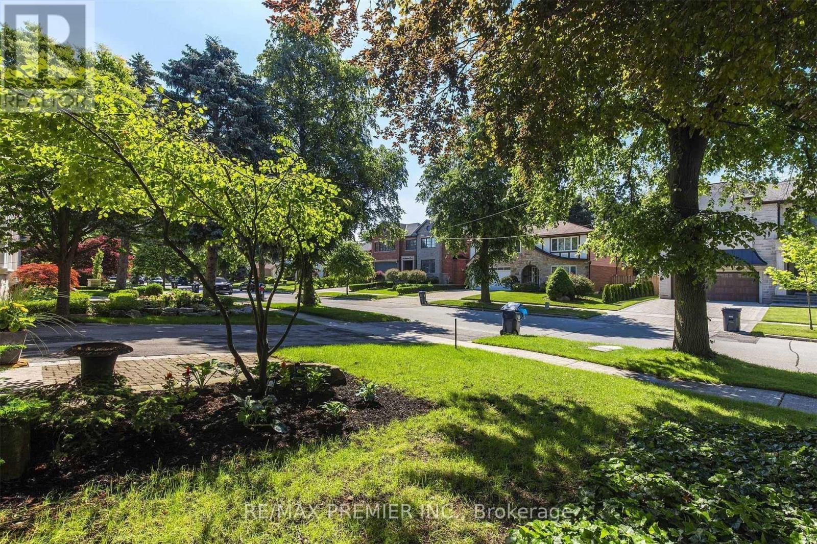 12 Chipstead Road, Toronto, Ontario  M3B 3E6 - Photo 50 - C12483506