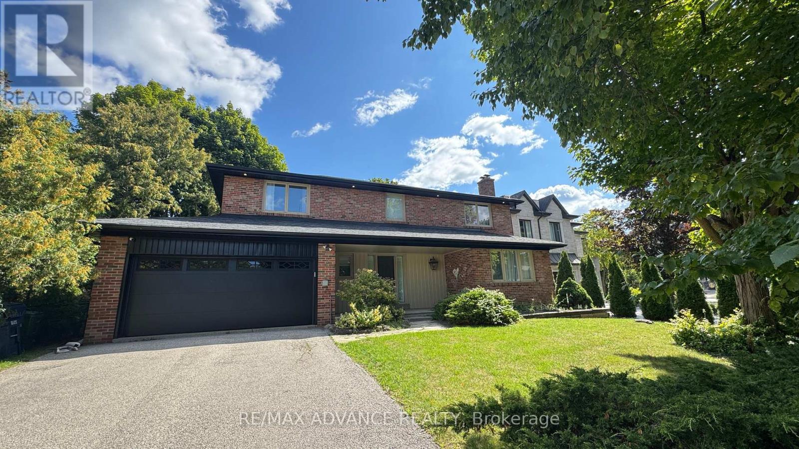 9 CARLUKE CRESCENT, Toronto, Ontario