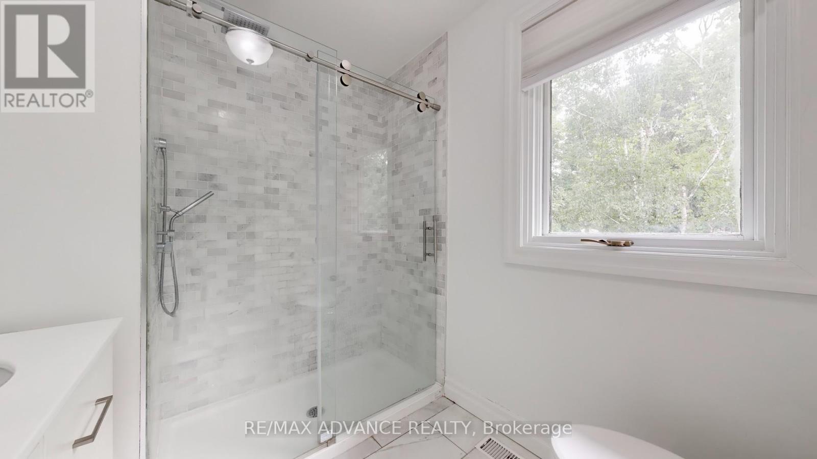 9 Carluke Crescent, Toronto, Ontario  M2L 2H7 - Photo 21 - C12483521
