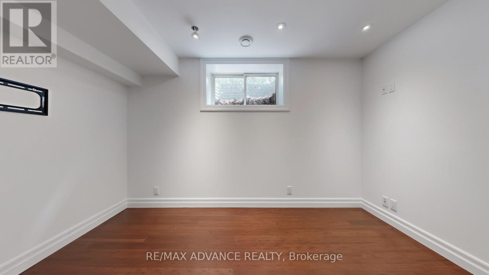 9 Carluke Crescent, Toronto, Ontario  M2L 2H7 - Photo 34 - C12483521