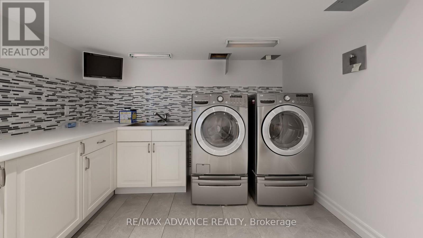9 Carluke Crescent, Toronto, Ontario  M2L 2H7 - Photo 36 - C12483521