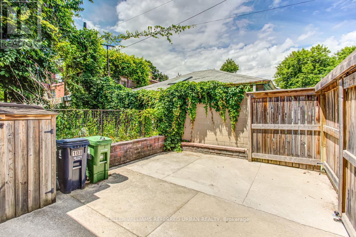 B - 108 Follis Avenue, Toronto, Ontario  M6G 1S9 - Photo 16 - C12483531