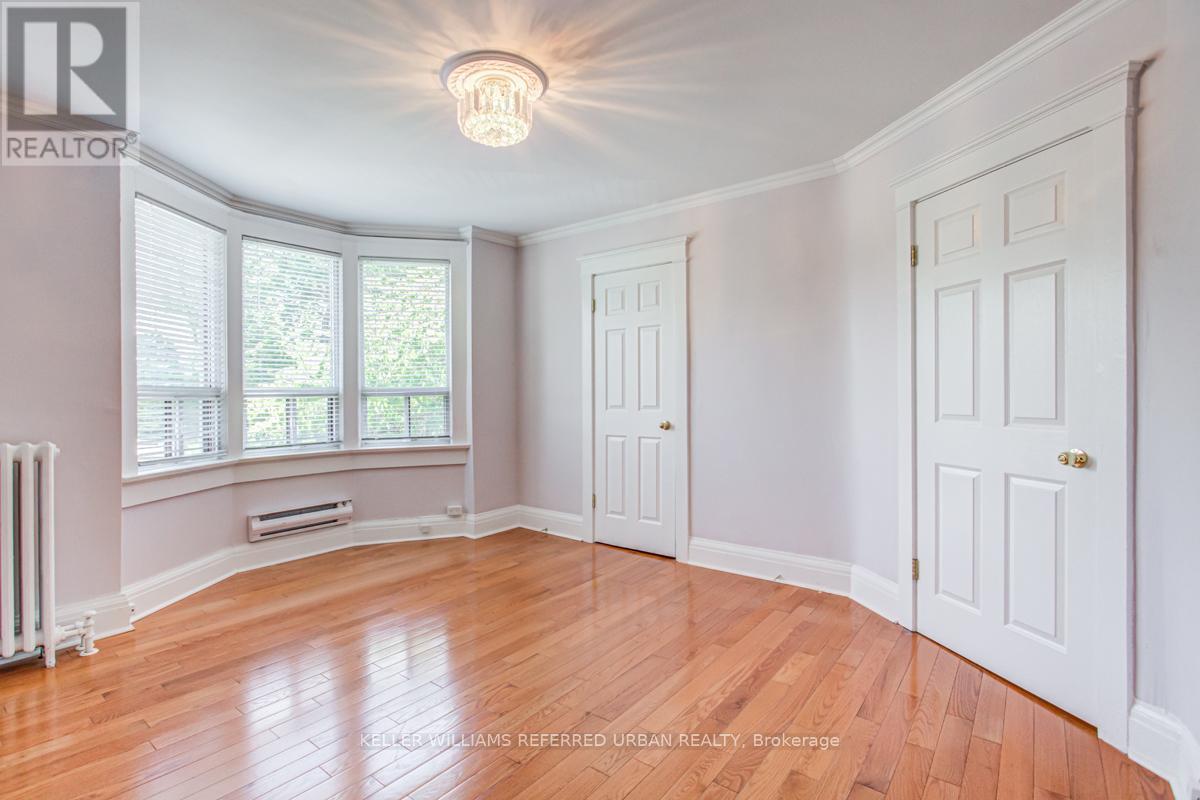 B - 108 Follis Avenue, Toronto, Ontario  M6G 1S9 - Photo 4 - C12483531