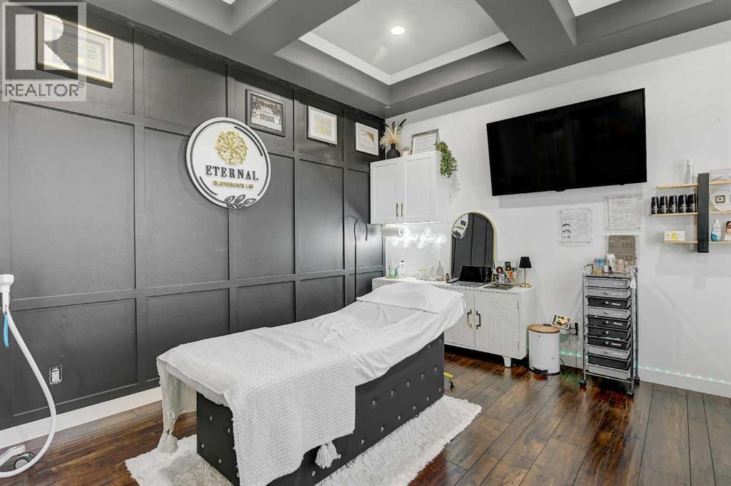 Property at 7810 Oxford Road image 3