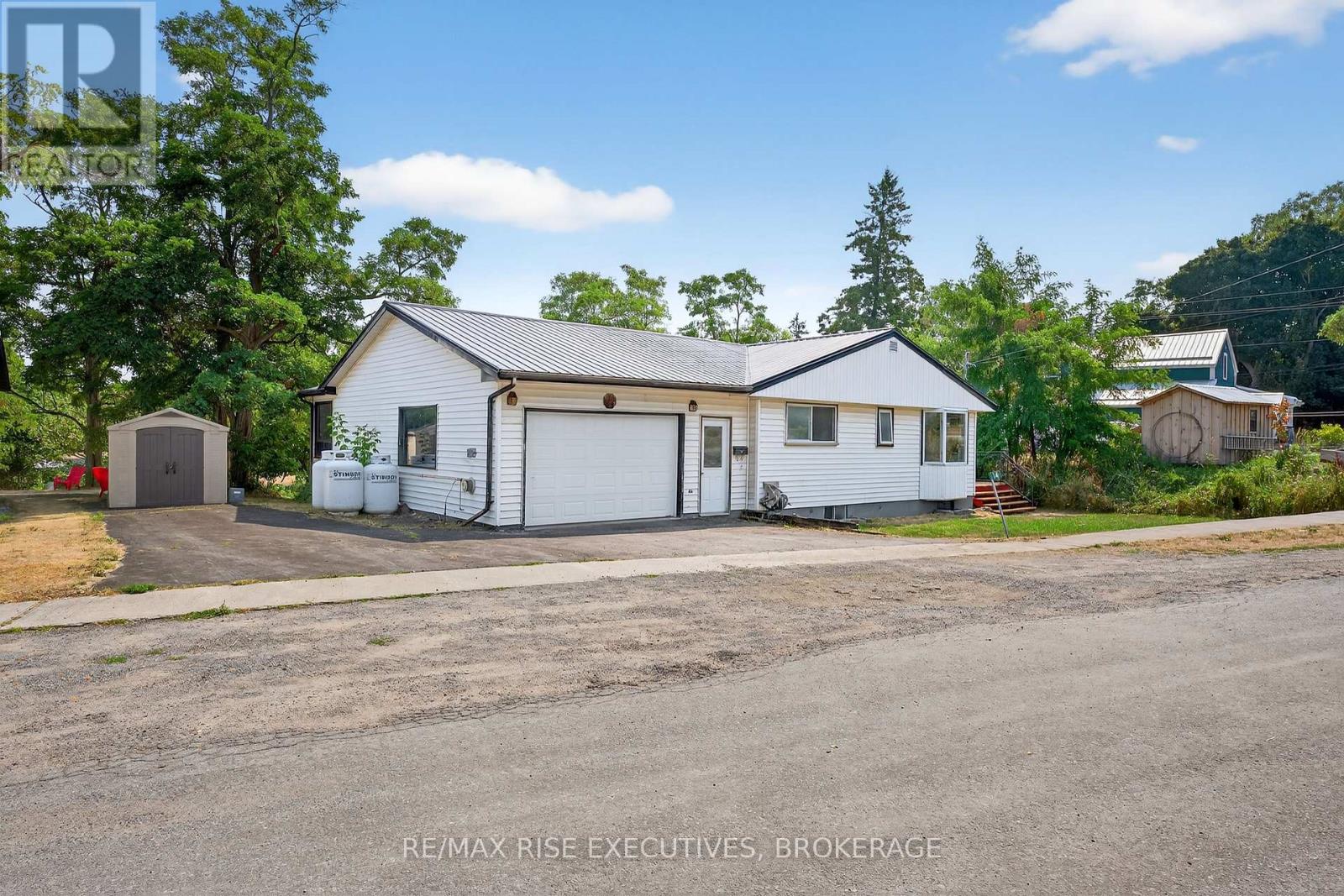 14 Highway 95, Frontenac Islands (The Islands), Ontario  K0H 2Y0 - Photo 4 - X12483559