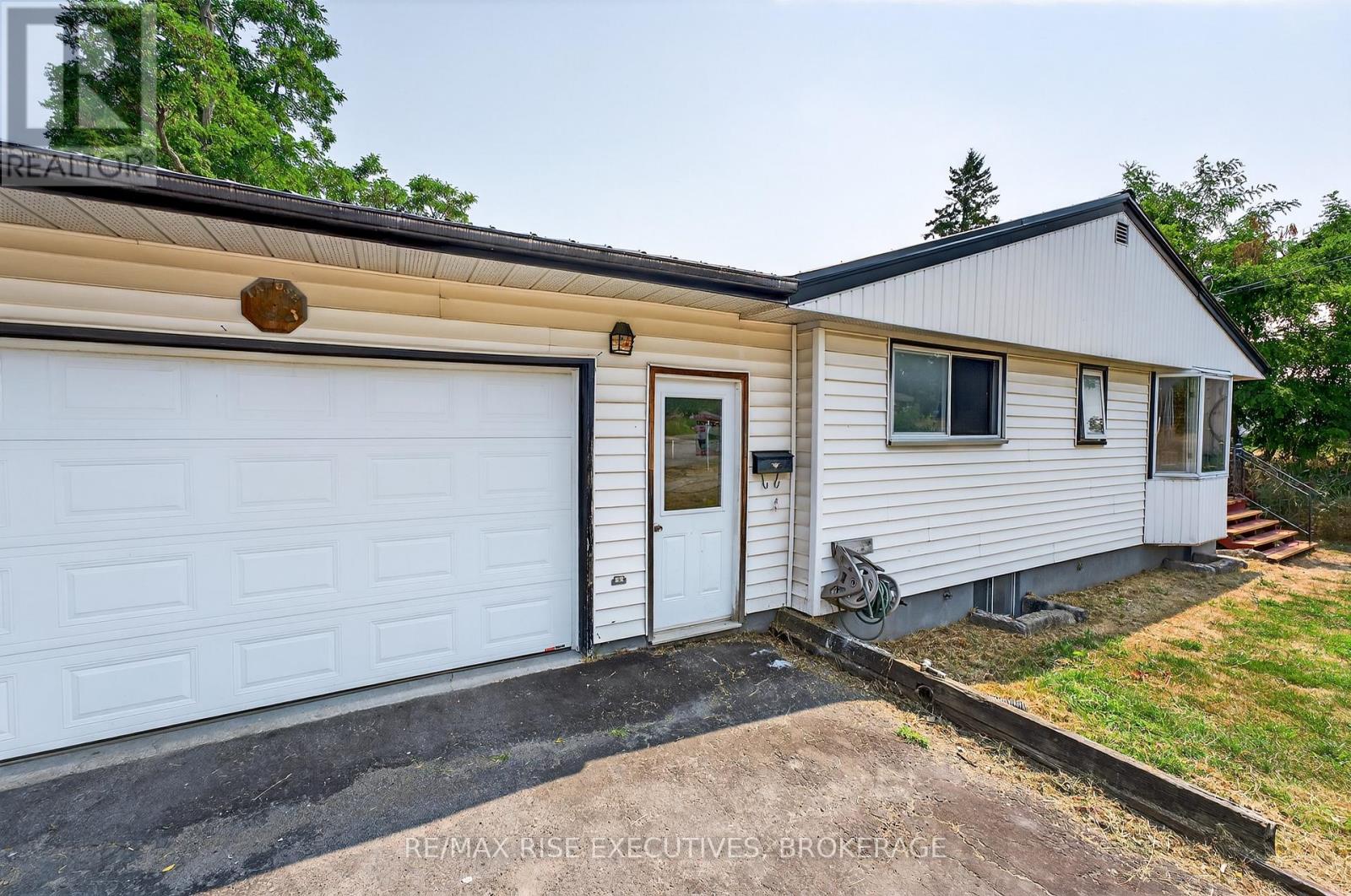 14 Highway 95, Frontenac Islands (The Islands), Ontario  K0H 2Y0 - Photo 5 - X12483559