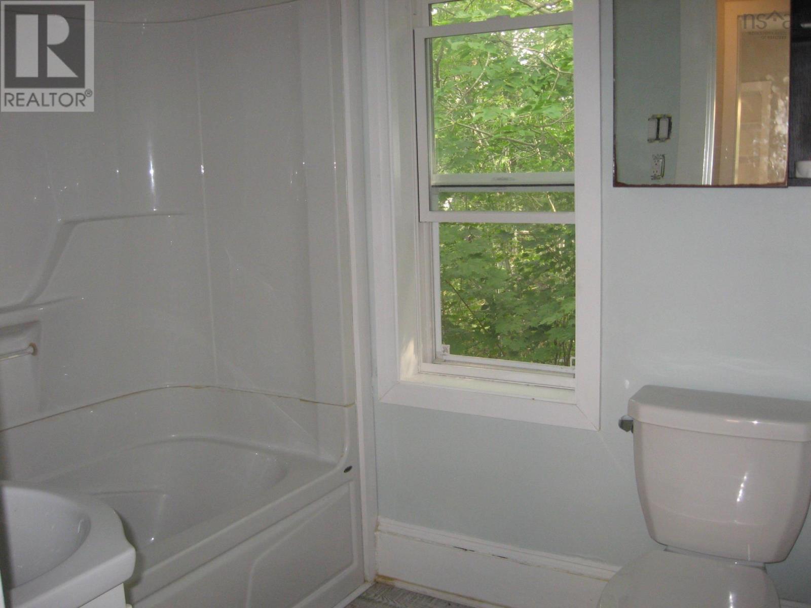 4109 Highway 3, Brooklyn, Nova Scotia  B0J 1H0 - Photo 11 - 202520119