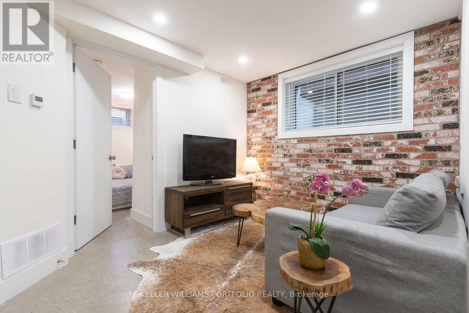 Lower - 180 Maria Street, Toronto, Ontario  M6P 1W4 - Photo 4 - W12358046