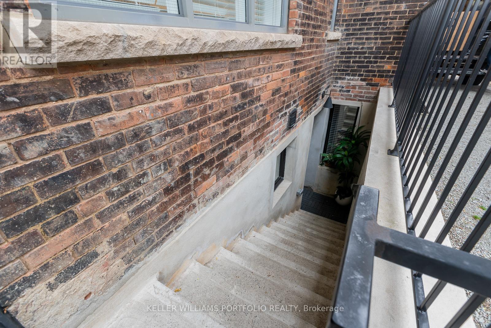 Lower - 180 Maria Street, Toronto, Ontario  M6P 1W4 - Photo 25 - W12358046