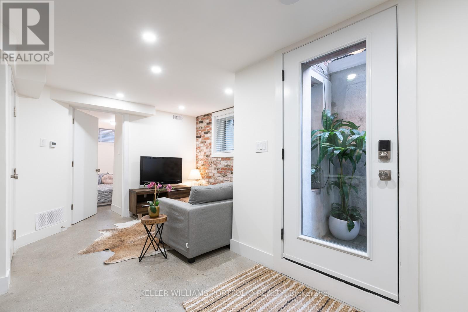 Lower - 180 Maria Street, Toronto, Ontario  M6P 1W4 - Photo 3 - W12358046