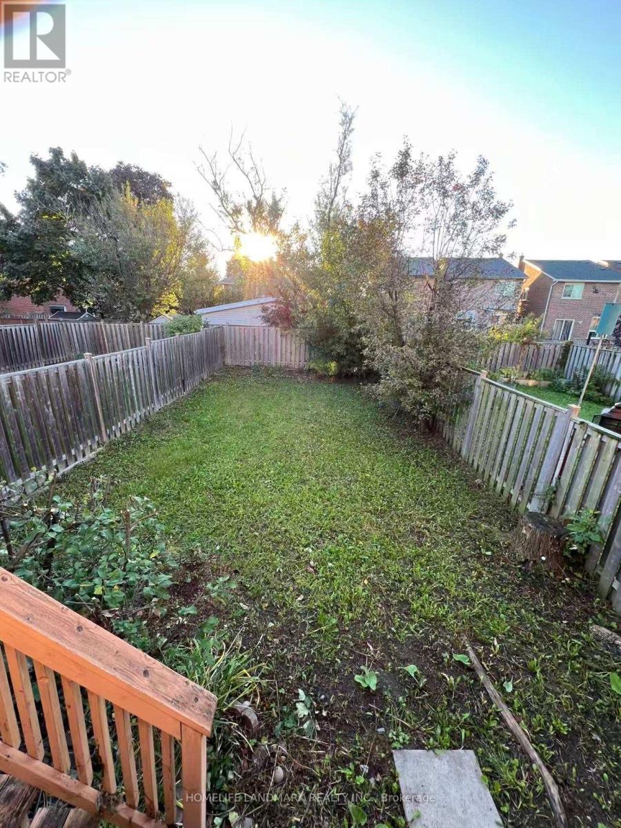 1016 Lucerne Crescent, Mississauga (Creditview), Ontario  L5C 3Y6 - Photo 18 - W12483123