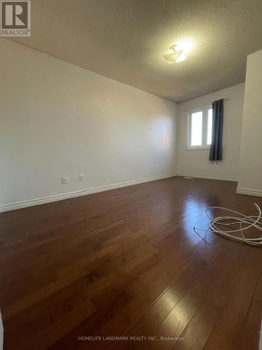1016 Lucerne Crescent, Mississauga (Creditview), Ontario  L5C 3Y6 - Photo 15 - W12483123