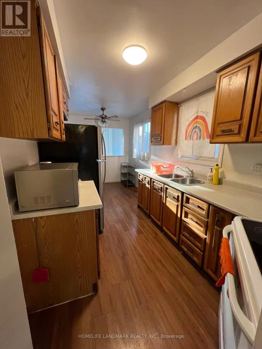 1016 Lucerne Crescent, Mississauga (Creditview), Ontario  L5C 3Y6 - Photo 8 - W12483123