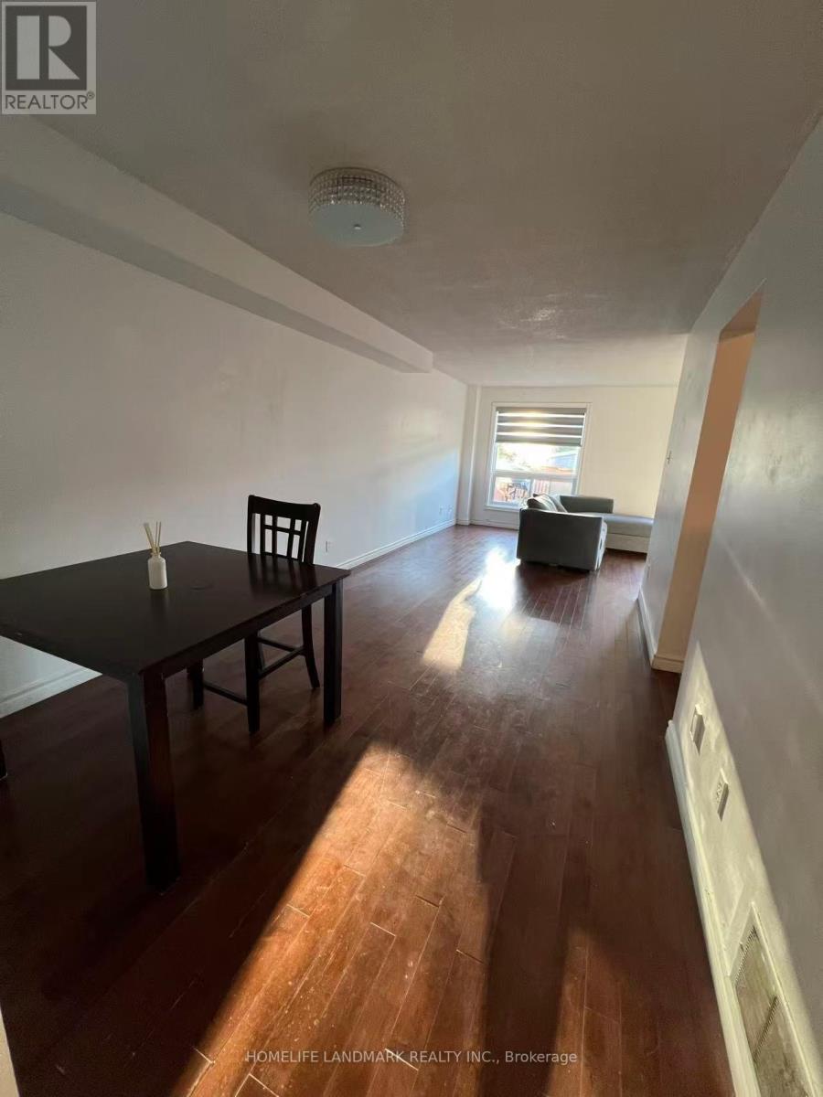 1016 Lucerne Crescent, Mississauga (Creditview), Ontario  L5C 3Y6 - Photo 5 - W12483123
